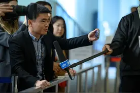 被王毅认出的重庆小伙，又被联合国秘书长点名表扬图片