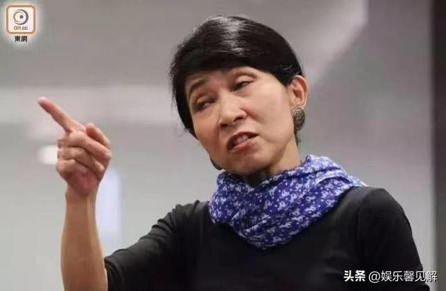 自食恶果！否认中国籍拒唱国歌，俩儿子定居国外，她下场如何？