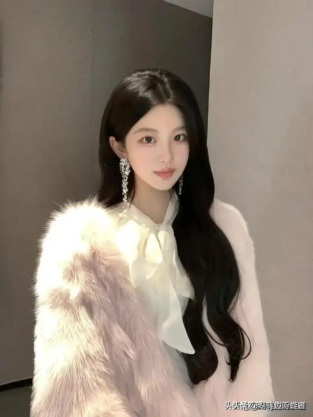 山东临沂一校花仙姿玉色,堪称上帝吻过的容颜,美得让人移不开眼