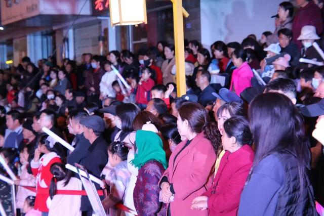 【冬游舟曲 簪花迎春】“西街七点半·文化大集市” 点亮夜色 共赏风华