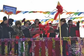 就在刚刚，查干湖头鱼拍出1399999元！图片