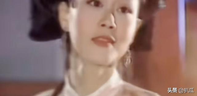 被丈夫出轨8次，被闺蜜无情背叛，43岁抑郁后在家中烧炭自尽