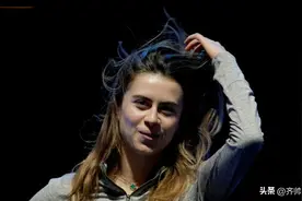 打败王楚钦的雨果，再次和女朋友拥抱庆祝！他用中文回应获胜因素图片