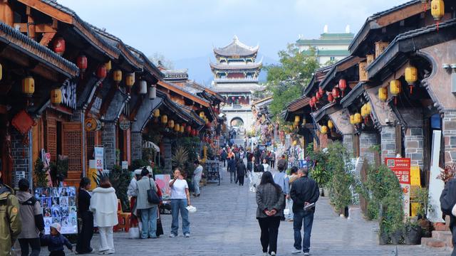 宝藏春城，冬季旅居圣地，物价低风景好，动车直达，比大理暖和