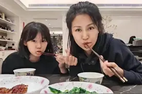 陆毅和鲍蕾的上海豪宅价值上亿，从猫咪就能看出有多奢华。图片