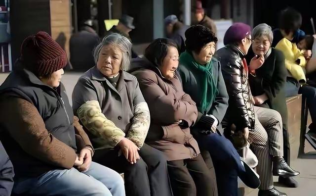 中国将迎人口死亡高峰！22年1041万，23年1100万，去年死亡多少？
