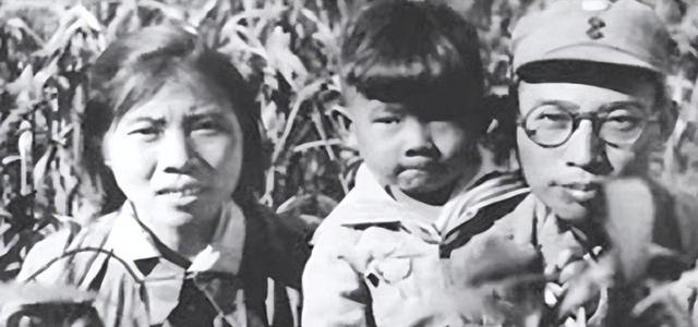 河南安阳火车站卖烟小伙被抓，审讯后暴露身份惊动全军，他是谁？