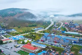 中国最袖珍的城市，只有一条主街，全城没公交车，只有6个红绿灯图片