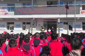 好样的!呼和浩特市这2名小学生,捡到钱后这样做......图片