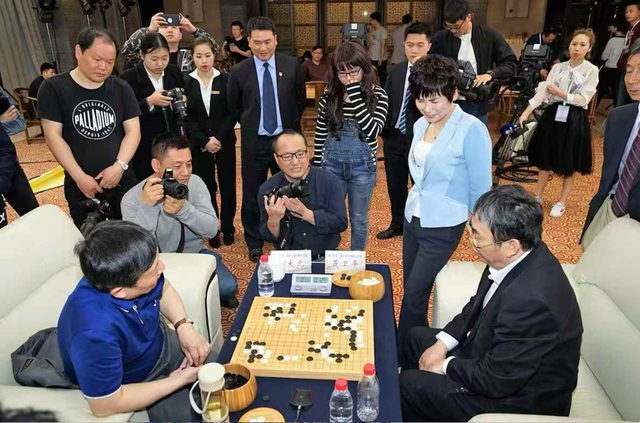 “棋圣	” 落子	，聂卫平生前坦言：这个称号让我自豪又不安几十年