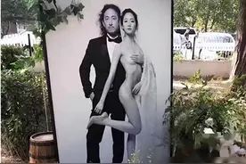 “父女俩”相差20多，婚姻照一丝不挂，网友盛赞千惠被大公无私！图片