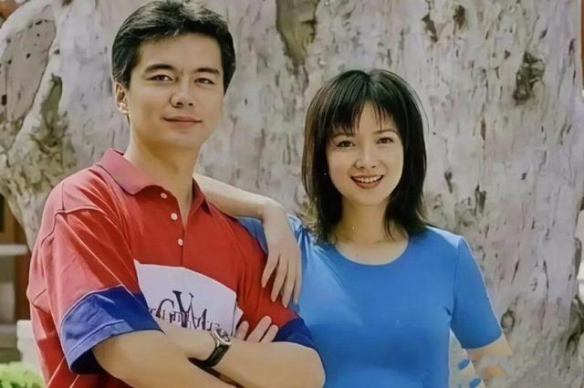 “古典佳人”何晴离世，前夫许亚军已前往海外，儿子许何才24岁