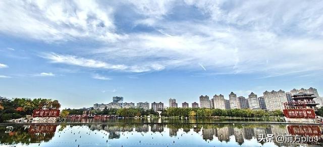 一池秋水作画屏 古典园林映画中