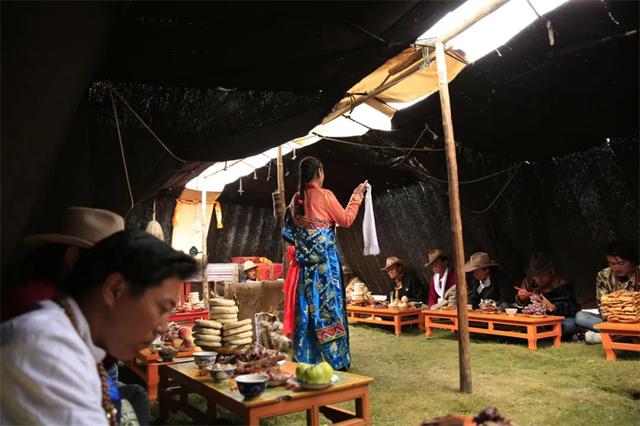 秋日自驾祁连 9 号公路：在山河与村落间感受美好