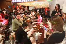 40平街边夫妻店，月入10万+不起眼的小生意闷声发大财！图片