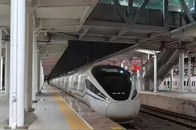 本周末，海南铁路加开夜间列车图片