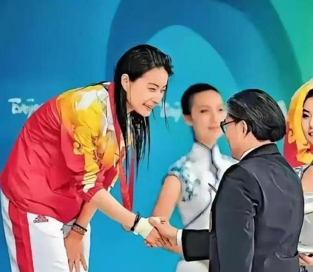 霍震霆没想到，44岁儿媳郭晶晶再次官宣喜讯，让整个阔太圈沉默了