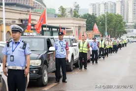 爱在初夏“警”心所向高考护航。图片