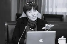 谁逼死了华裔女科学家图片