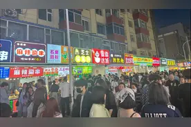 “现在桂林路胡同还能进来10个人”，吉林“五一”步行街里人气旺图片