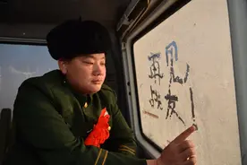 老兵退伍的时候都带回来啥？舰炮教练弹、训练匕首、探雷针都有图片