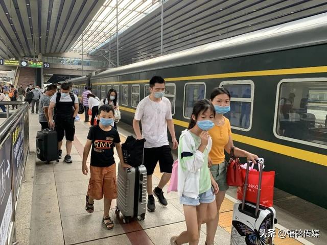 开往春天的普铁丨一路繁花相伴，品牌与春光同行