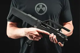 成都特警装备新型“折叠冲锋枪”？其实是92手枪改装的！图片