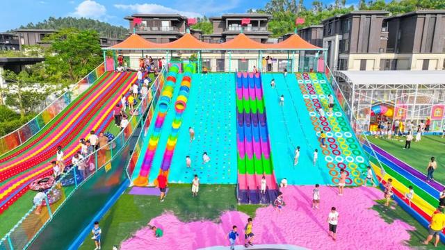 5分钟到达新兴南站！凭高铁票住房享9折优惠、泡汤泉低至¥48元/人！来禅域小镇玩转两天一夜！