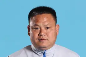 梅州出生的3位足球名将，第1位是中国足球历史上第1个留洋的球员图片