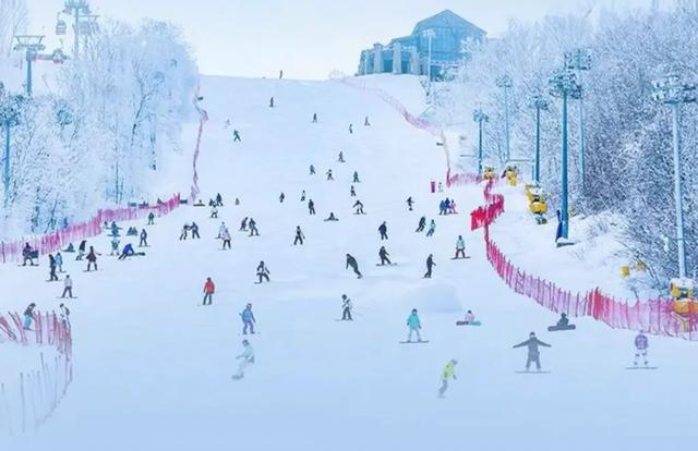 吉林省三家滑雪场11月15日同步开板,粉雪盛宴引全球雪友打卡