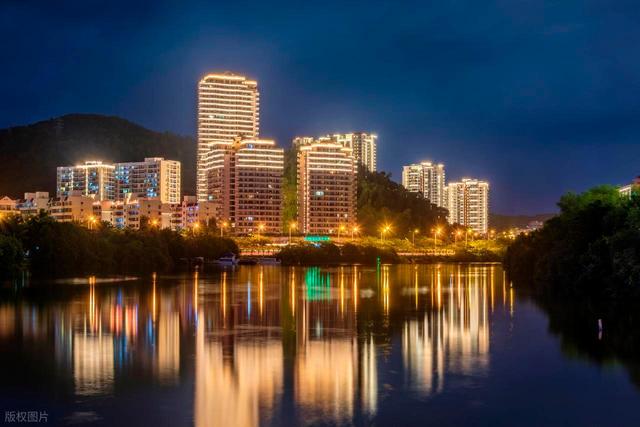 三亚地位不保？东北人悄悄换目的地，一去西双版纳就不想回来了