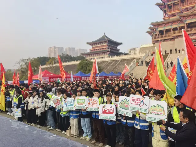 网络名人打卡南充（国际）徒步节，解锁一江两岸无限美