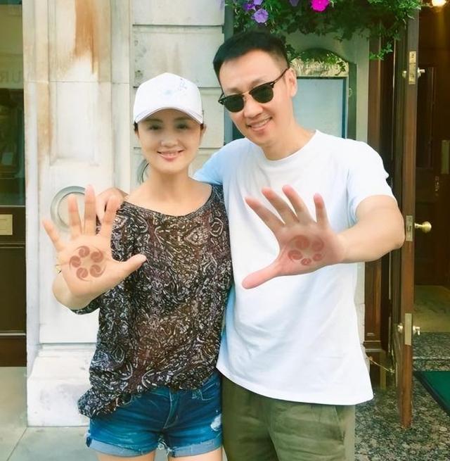 辛柏青状态不对劲了！丧妻后首露正脸，眼神空洞，憔悴到不敢认