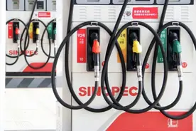 油罐车不分油号，运到加油站怎么就分92、95、98汽油呢？图片