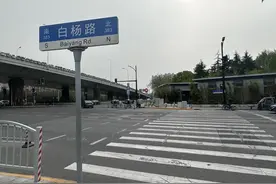 “超级大站”遭遇“超级困扰”！上海龙阳路交通枢纽，市民叹“走走走煞人”→图片