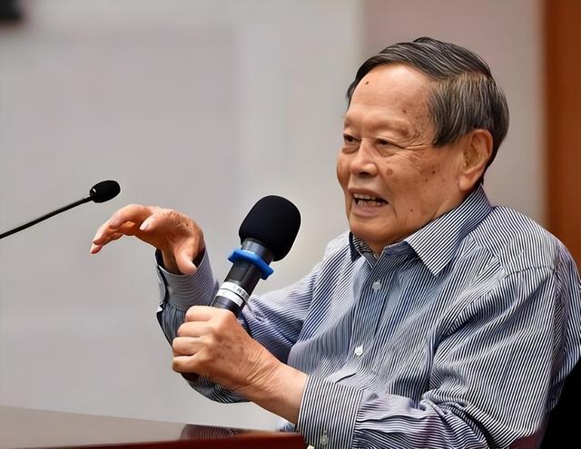 杨振宁妻子翁帆自白：为了丈夫的身体	，我16年来都是早睡早起