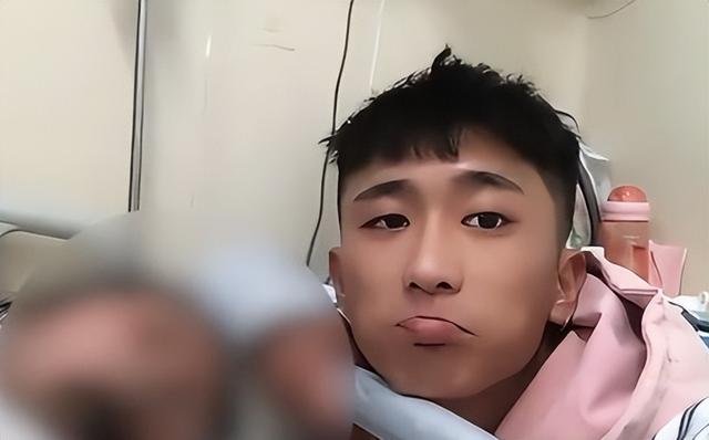 母亲去世1713天后，父亲被执行死刑，儿子拒领骨灰，亲戚：白眼狼