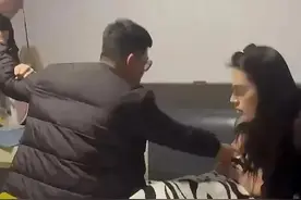 男子出轨教师后续:妻子身材高挑纤瘦，曾是空姐，原配双双破防图片