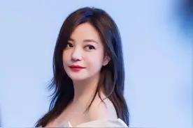 赵薇再传噩耗，封杀只是冰山一角，15岁女儿或成她的最后一根稻草图片