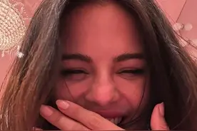 贾斯汀·比伯前女友赛琳娜，宣布订婚图片