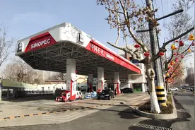 【活动预告】@济宁献血者，凭无偿献血证到中国石化济宁公司加油享受专属优惠大礼包啦！图片