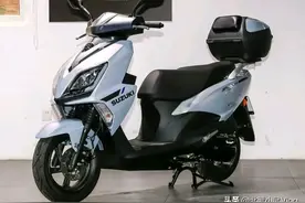 豪爵afr和铃木uy，到底该怎么选呢？看完你就知道了。图片