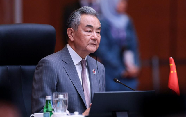中国两邻国已做选择，特朗普是真没想到，美方：中国还在狂抛美债