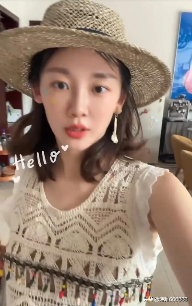 郑恺和苗苗暑假带儿女去阿那亚旅游，一家人幸福感都溢出屏幕了！