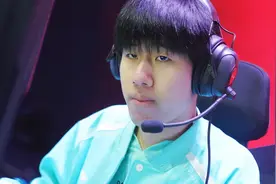 雷竞技资讯：Gala用德莱文毁了生涯！被网友统计一场比赛只A28刀图片