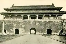 现在的天安门城楼，原来是1969年拆除和重建的图片