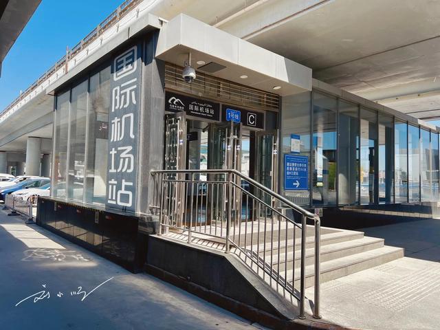 游客到乌鲁木齐旅游，乘坐地铁忍不住惊叹：原来新疆这么发达了！