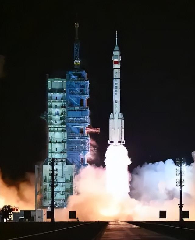 太燃！神舟二十一3.5小时极速对接天宫，中国太空通勤卷上新高度