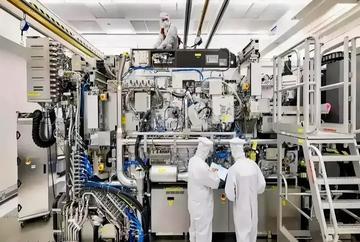 欧智库出昏招，怂恿荷兰下狠手，光刻机不卖中国，ASML被架火上烤