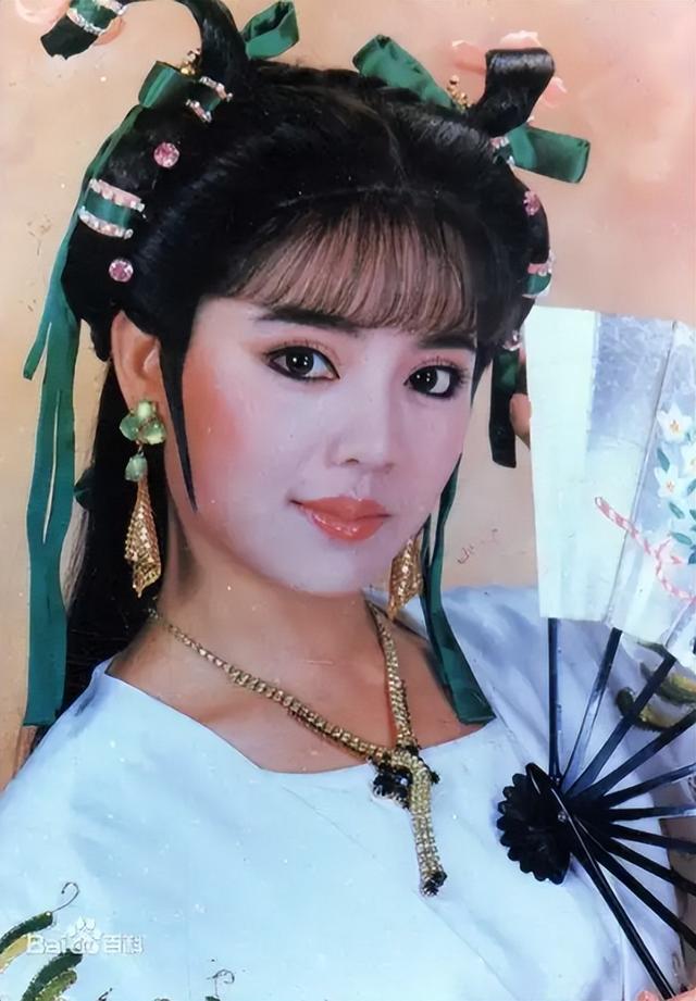喂奶12年、同床入睡15年、跟儿子拍婚纱照，畸形的爱真离谱！